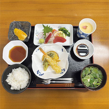 満足の施設内調理のお食事